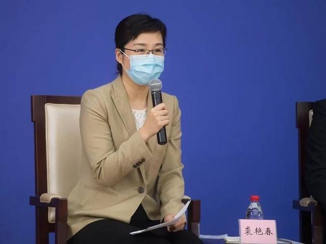 国务院新闻办新闻局副局长袭艳春主持见面会