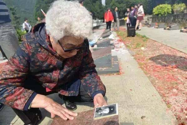 2013年2月,张志信老师长在山东逝世.