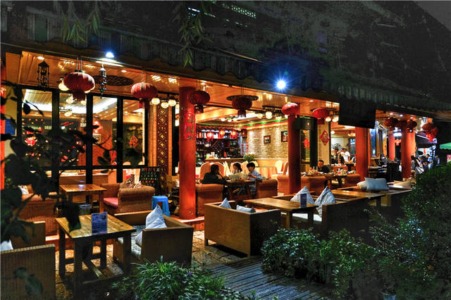 云南纳西族最早居住的古镇,比丽江古城清幽,是茶马古道上保存完好的