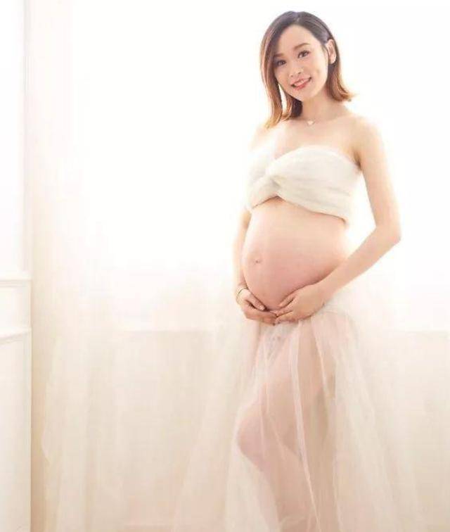 刘芸怀孕大肚照图片