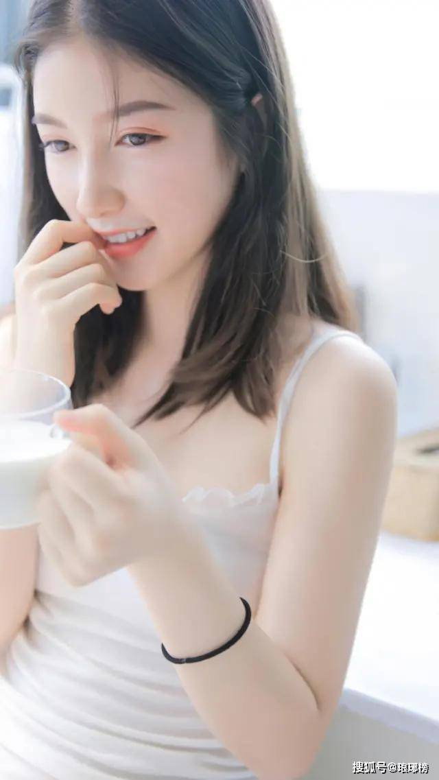 男人喜欢女人的漂亮脸蛋女人喜欢男人的甜言蜜语676767