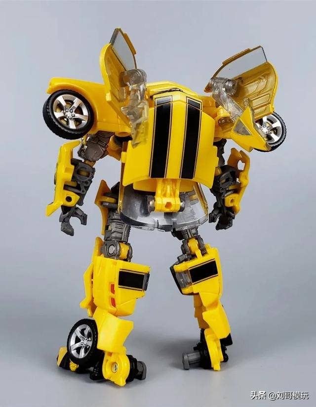 媲美大师级的设计变形金刚ss49大黄蜂