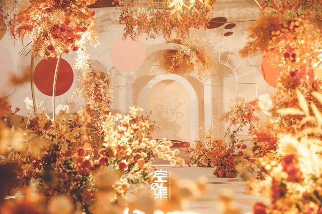 当橙色和莫兰迪色系相遇时,这场婚礼会怎样?