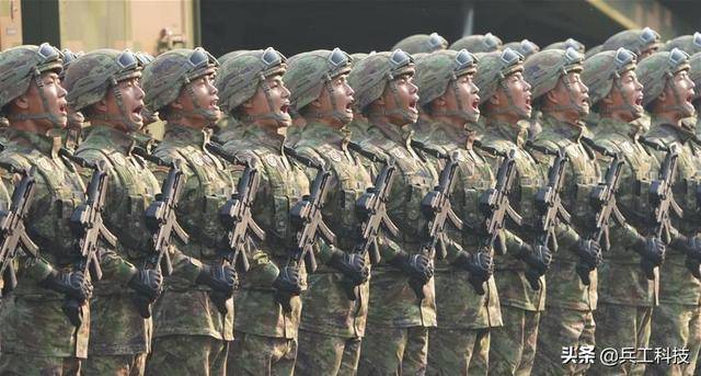 中国陆军大规模采购军用防弹插板,中国单兵防护达到世界领先水平