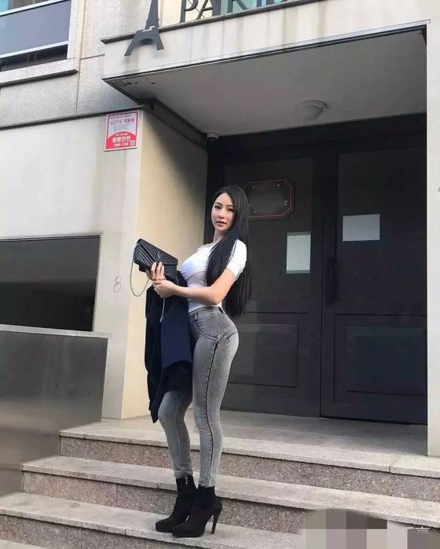 健身女神丰满圆润诠释了微胖美才是最好的身材