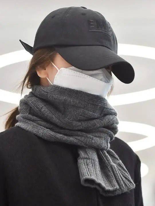 宋慧乔现身机场严防病毒,戴口罩帽子围巾几乎从头包到脚