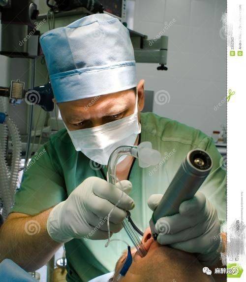 治疗新冠肺炎最危险的操作气管插管