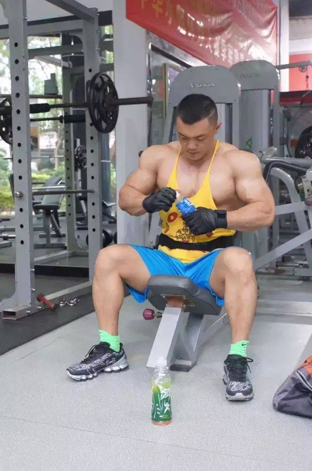 "中国肌肉特警"爆刷朋友圈,满身腱子肉硬汉风十足,罪犯看了都要颤抖!