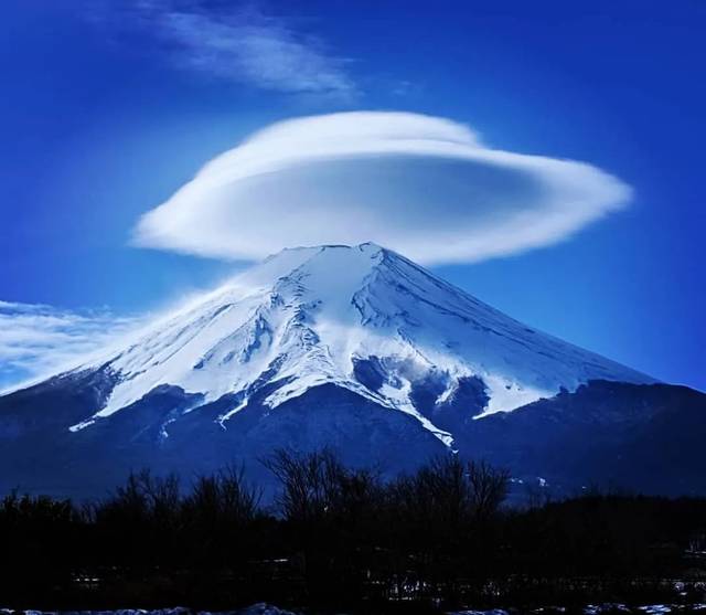 戴着斗笠的富士山，传递了什么讯息？_手机搜狐网