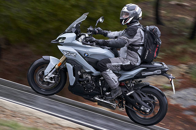 多面手跨界车型宝马s1000xr2020外媒测评
