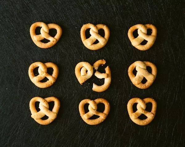 德国结小饼干,香甜酥脆,还可以做蛋糕装饰哦