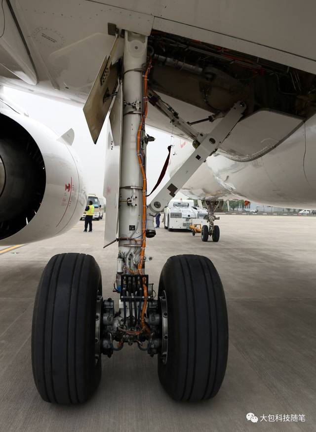 但c919主起落架的零部件有500多项,其中仅"外筒"从毛坯