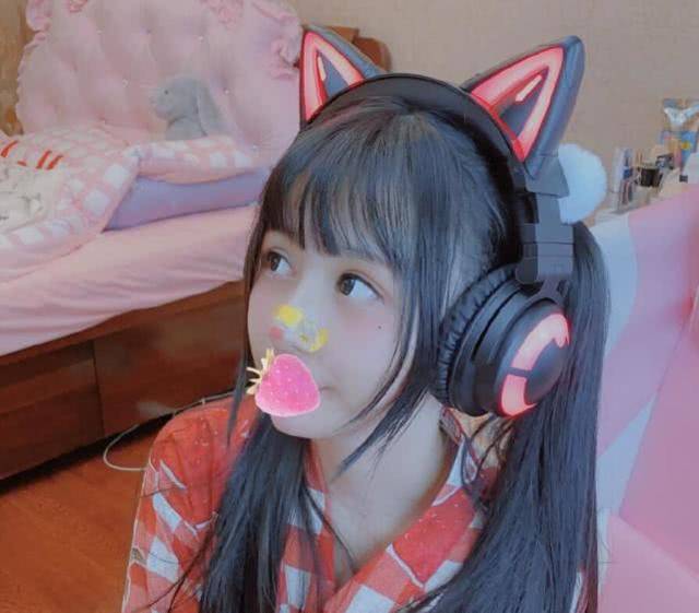 双尾　萝莉 
