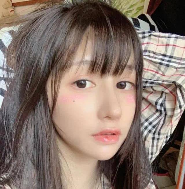 双尾　萝莉 