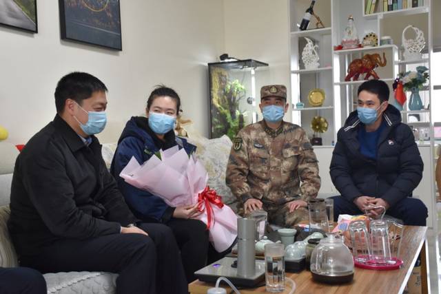 8月从安阳职业技术学院直招入伍,现服役于63650部队医院从事护理工作