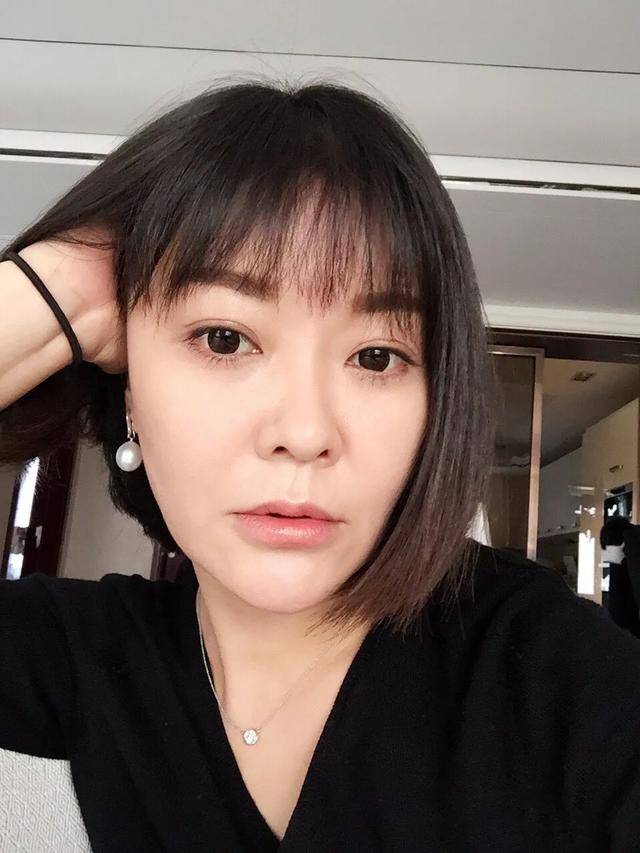 还记得《交换空间》的女主持人王小骞吗?离开央视后她怎样了?