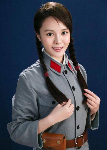 长征路上可敬的女红军,被迫遗弃亲生骨肉,三寸金莲走2万5千里