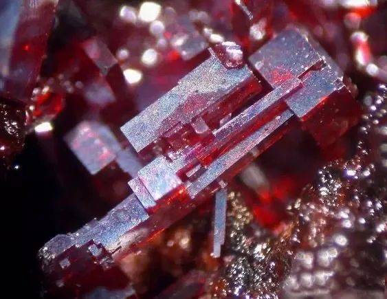 它们是矿物界的罂粟花,这些有 "毒"的石头你知道吗?