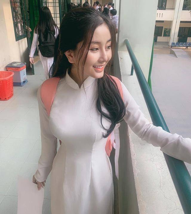 越南00后"零死角美女"网络爆红,网友直呼:恋爱了_手机搜狐网