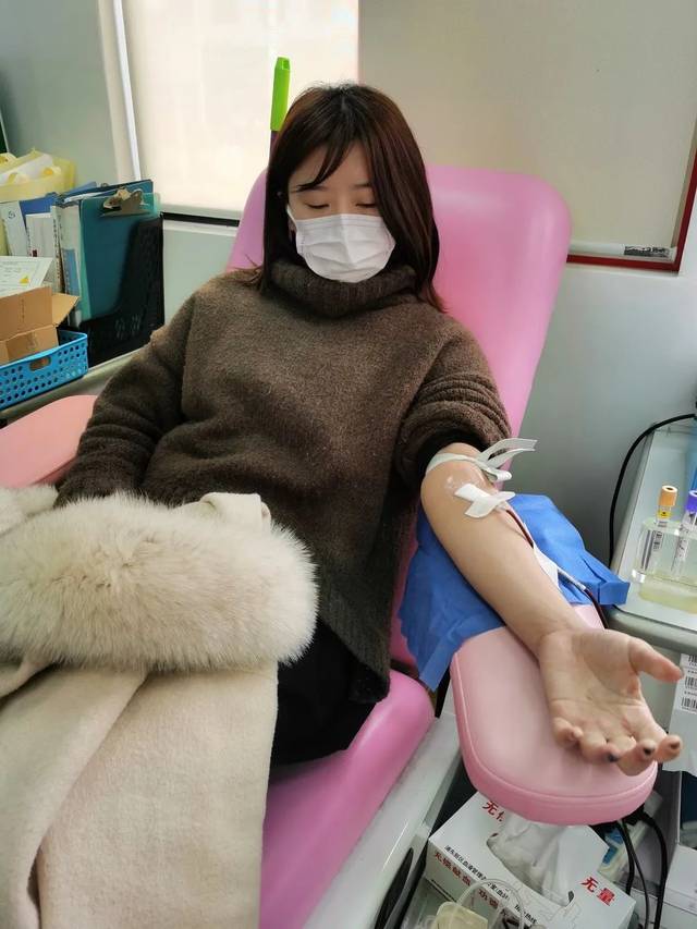 为爱举手 献血战疫