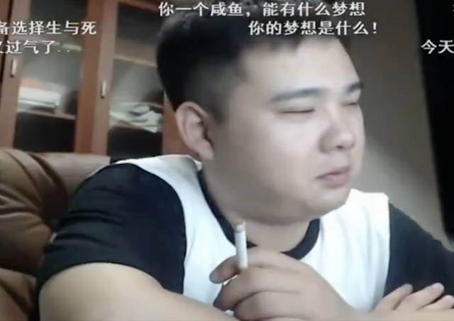 于是,这让没有什么收入,看不到什么未来的带篮子开始崇拜起了李赣,钻