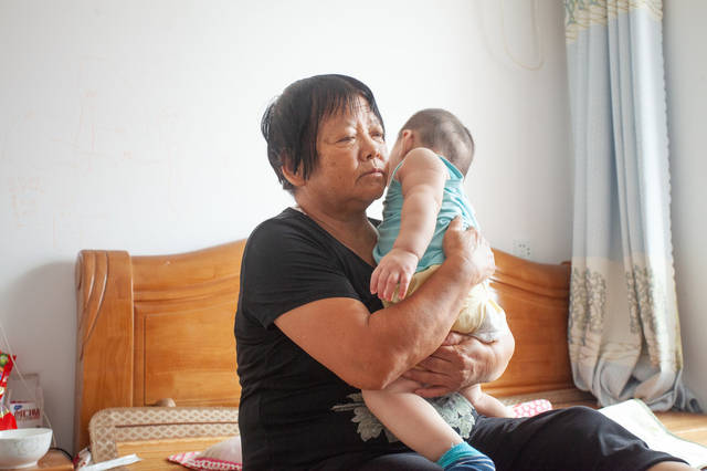 如果能再选一次我绝对不会帮你带娃55岁亲妈哭诉太心痛