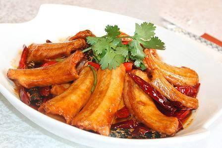 所属湘菜,其口感鲜美,营养全面,享誉全国,但它的最主要特点是姜汁味浓