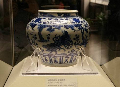 旧藏 中国景徳鎮 陶磁器鬼谷子官窯青花磁花瓶B 2.3亿的鬼谷下山青花瓷_