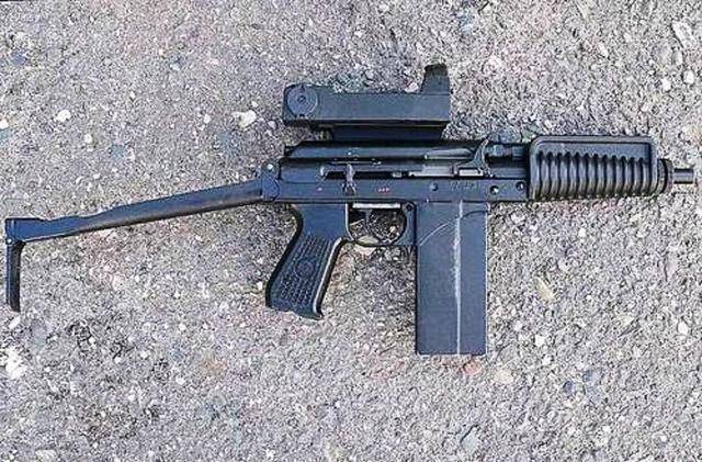 酷似冲锋枪却无视一般防弹衣俄罗斯近战利器号称最小突击步枪