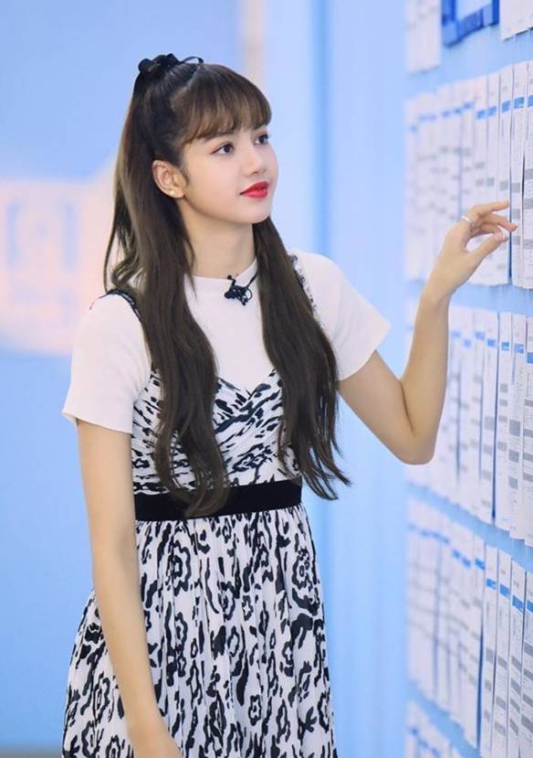 lisa白t 豹纹连衣裙,乖巧可爱,这么甜美的舞蹈导师谁不想要呢