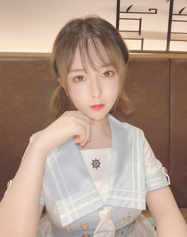 "轩墨宝宝"穿女装晒照,网友却发现一个男性不该有的特征_手机搜狐网