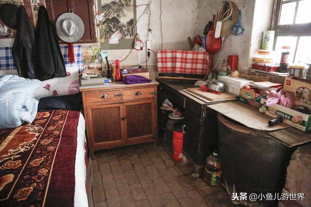 鲁北农村92岁大爷住着60年前的土房子,干农活,家里的老物件稀罕