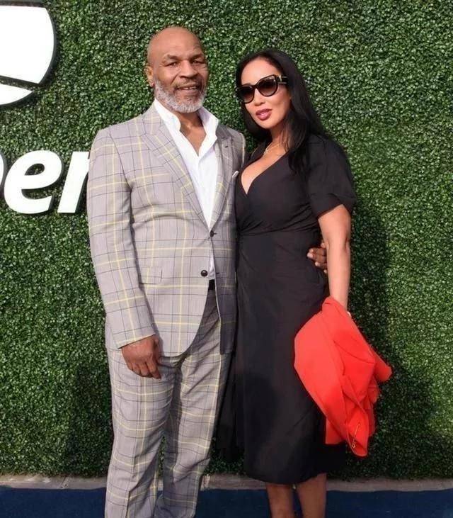 做泰森老婆幸福吗?吉文斯坦言:每晚都是"煎熬",实情怎样?