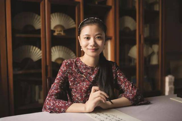 80后书法女博士不仅颜值高书法更漂亮网友才艺双绝