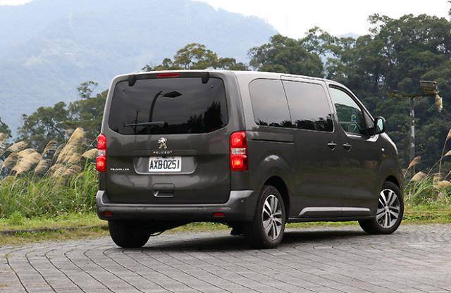 标致汽车全新mpv登场20t动力四驱空间与本田奥德赛看齐