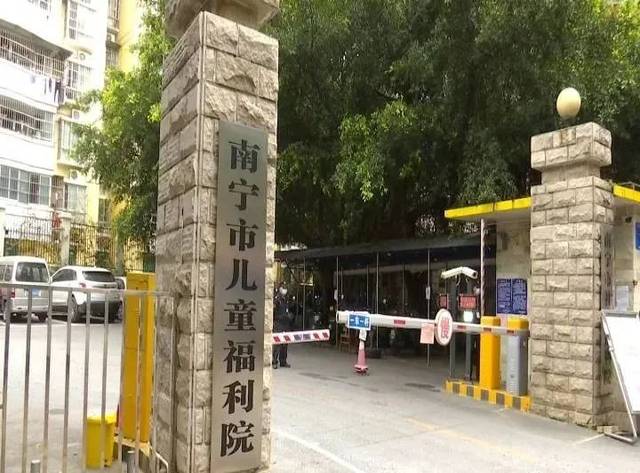 随后, 男孩被送到了南宁市社会福利院.