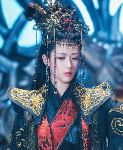 还觉得杨紫锦觅造型很绝美?看到原设计稿,导演不用真是亏大了!