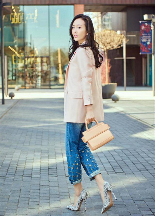 高跟鞋是女人有力的武器,想要展现出女人味,穿高跟鞋一定没错,有柯基