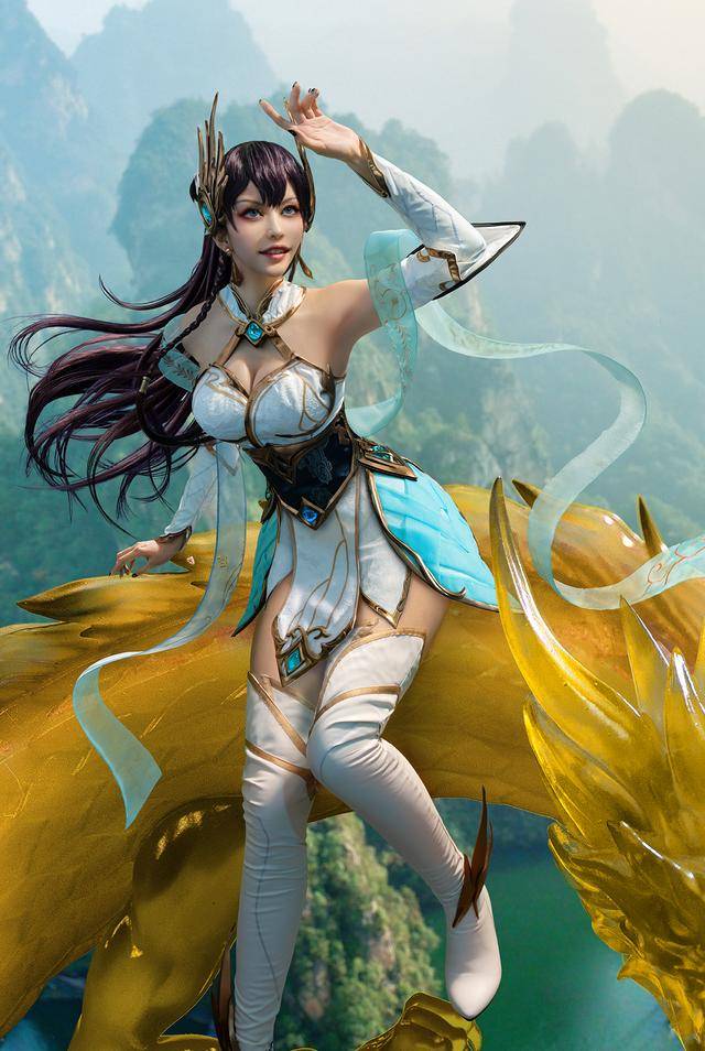 三位国人妹子cos的游戏《英雄联盟》角色"艾瑞莉娅"!相当帅气