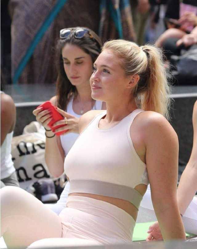 180斤大码模特腰部无赘肉,梨形身材很抢镜,网友:好羡慕_手机搜狐网