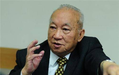 最新的技术,中国曾向美国派出过大量留学生,其中有一名叫做林烨的人