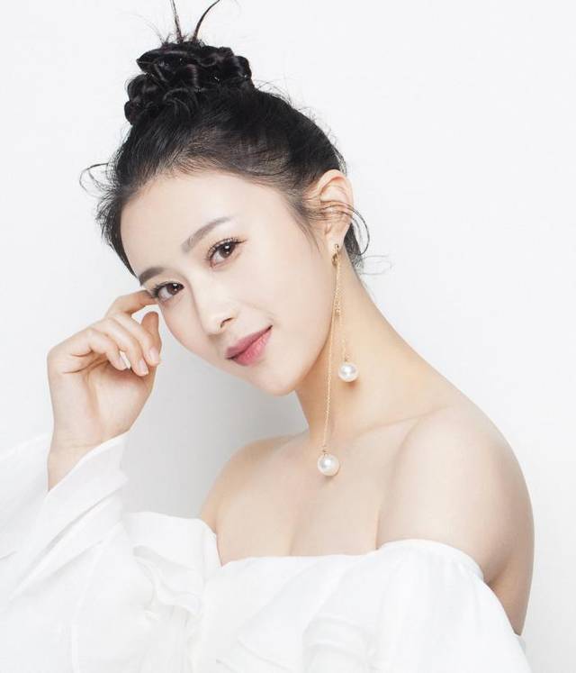 杨棋珺娱乐圈影视女演员被誉为90后氧气美女明星