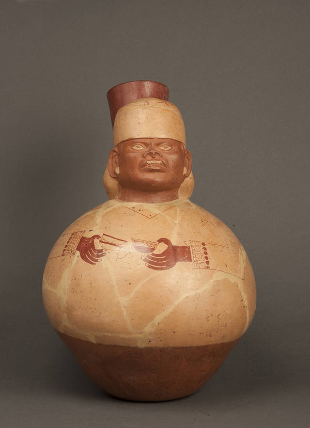 持杯男子形陶罐,莫切文化(250-750/800年)