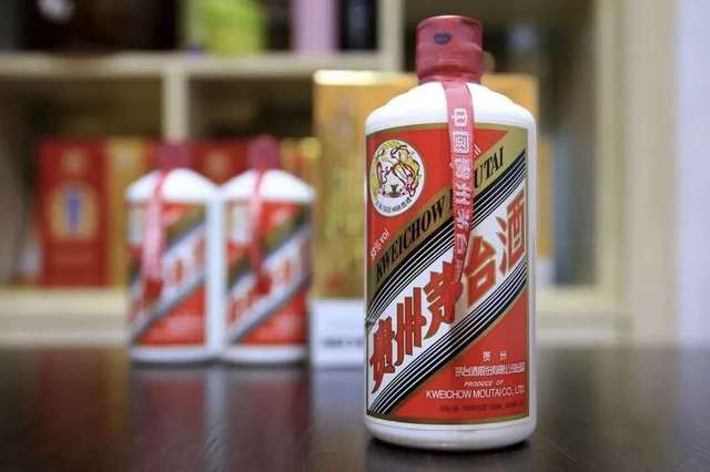 國台　茅台　白酒　55度　中国　古酒　8年物 55度的茅台酒你见过吗？一瓶138万！_搜狐网