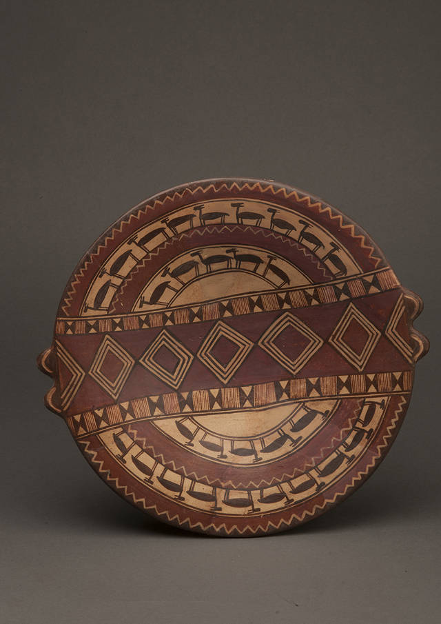 印加风格美洲驼纹陶盘,印加文化(13世纪早期-1572年)