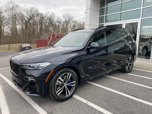 实拍碳黑色宝马x7m50i旗舰帅气旗舰性能