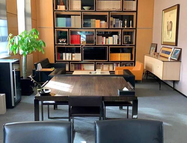 何炅的梯子,张纪中的海豹,明星的书房里都有啥?