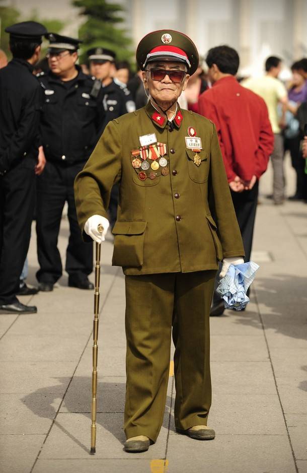 他是开国少将中酒量最大的,打仗时水壶里装的是酒,后活了100岁