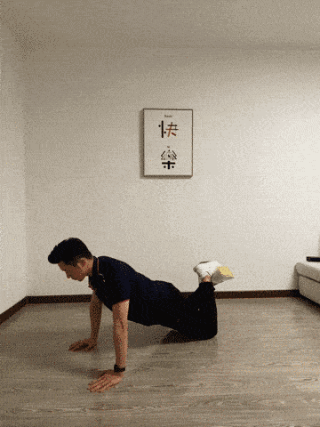 跪姿俯卧撑(  适合女生或上肢力量小者)