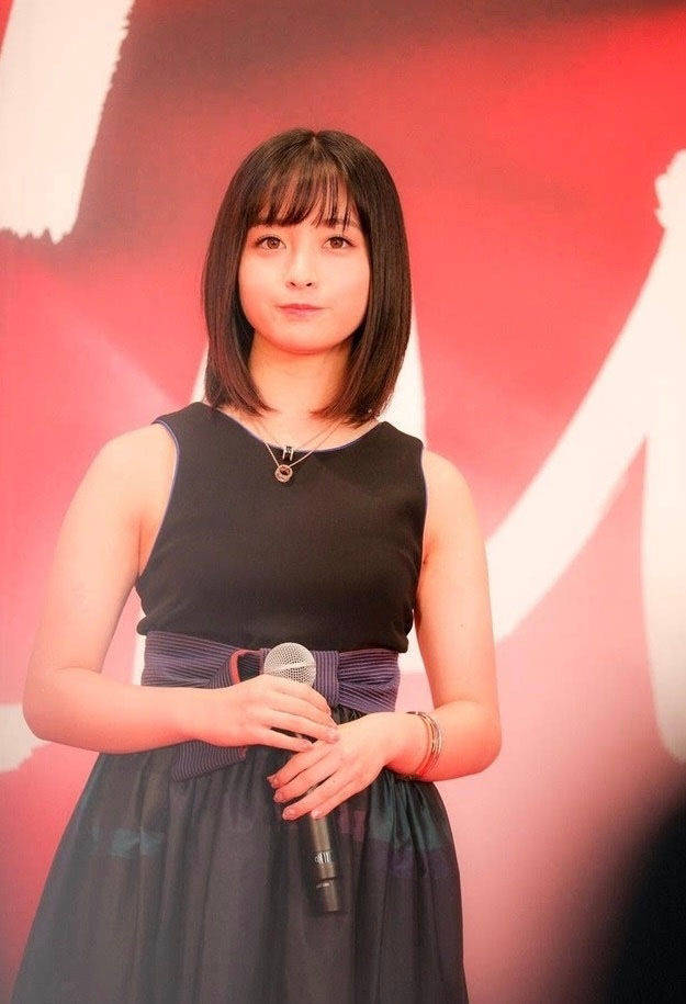 "千年美少女"桥本环奈近照,身材发福,网友:这身高果然一米五